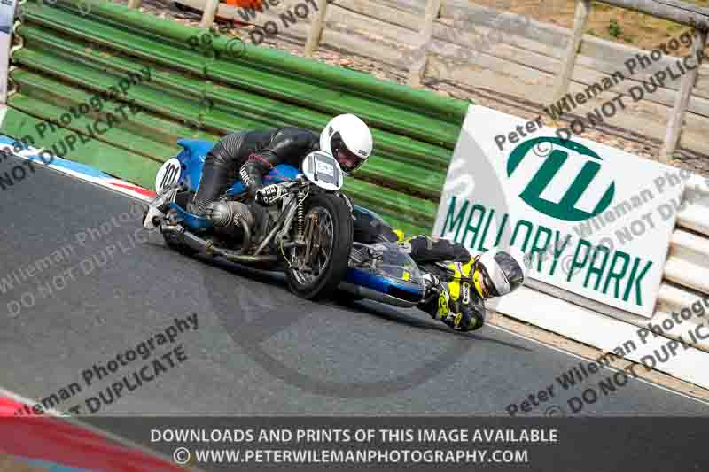 Vintage motorcycle club;eventdigitalimages;mallory park;mallory park trackday photographs;no limits trackdays;peter wileman photography;trackday digital images;trackday photos;vmcc festival 1000 bikes photographs